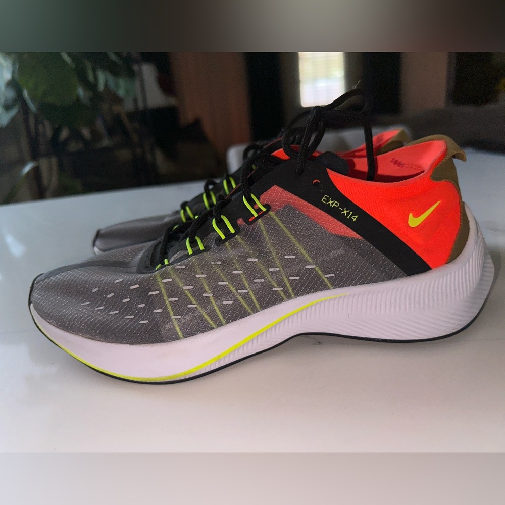 Nike Running Shoe EXP-14 size 7Y